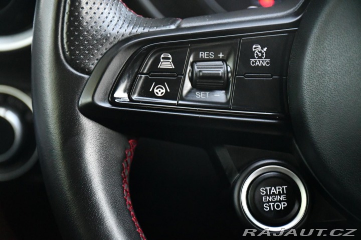Alfa Romeo Giulia 2.0T16V206kWREZERVACE 2023