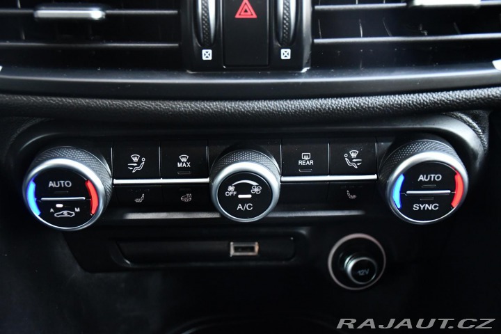 Alfa Romeo Giulia 2.0T16V206kWREZERVACE 2023