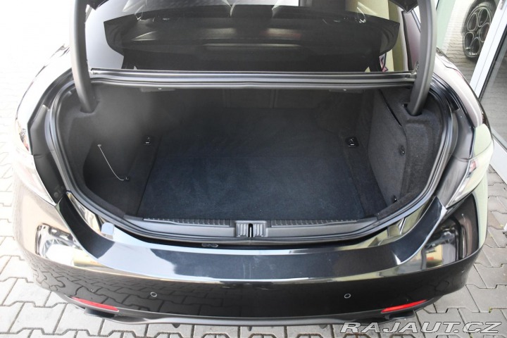 Alfa Romeo Giulia 2.0T16V206kWREZERVACE 2023