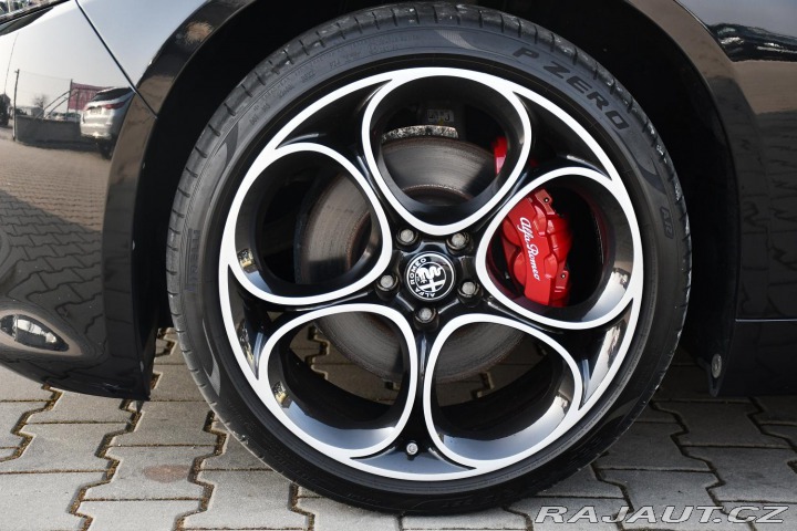 Alfa Romeo Giulia 2.0T16V206kWREZERVACE 2023