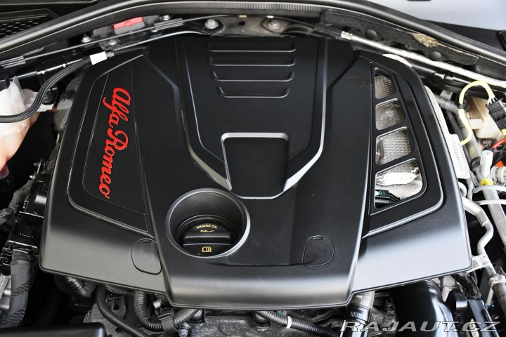 Alfa Romeo Giulia 2.0T16V206kWREZERVACE 2023
