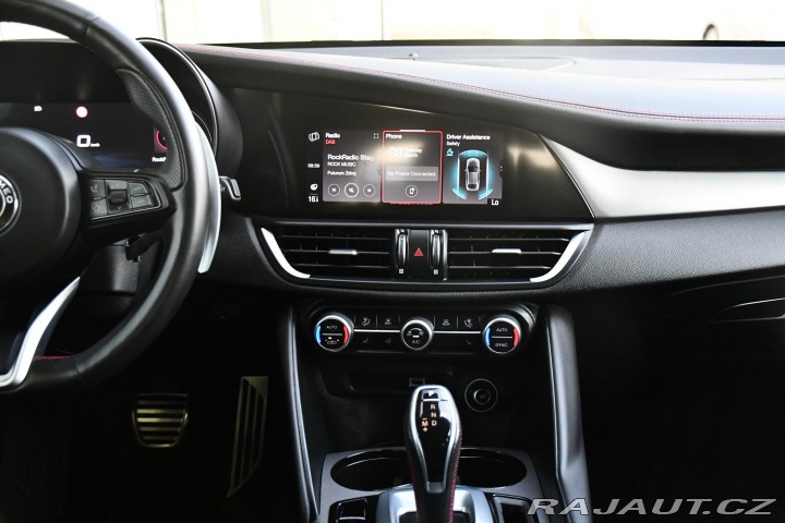 Alfa Romeo Giulia 2.0T16V206kWREZERVACE 2023