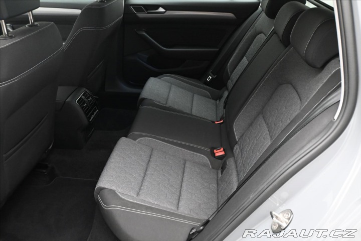 Volkswagen Passat 2,0 TDI 110 kW DSG Busine 2022