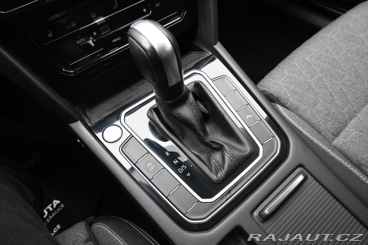 Volkswagen Passat 2,0 TDI 110 kW DSG Busine 2022