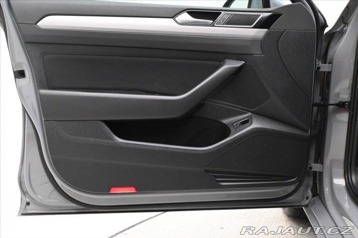 Volkswagen Passat 2,0 TDI 110 kW DSG Busine 2022