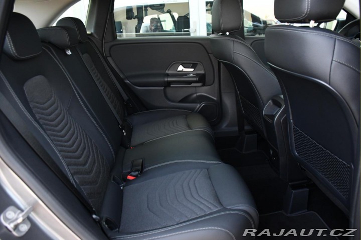 Mercedes-Benz B 200 LED CARPLAY ZÁRUKA ČR 2024