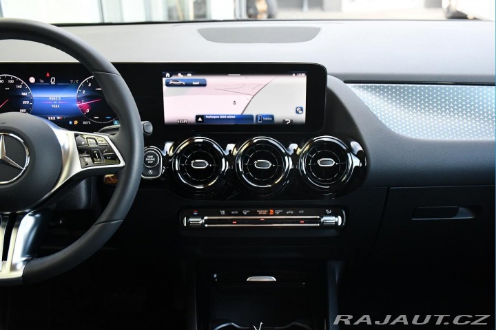 Mercedes-Benz B 200 LED CARPLAY ZÁRUKA ČR 2024