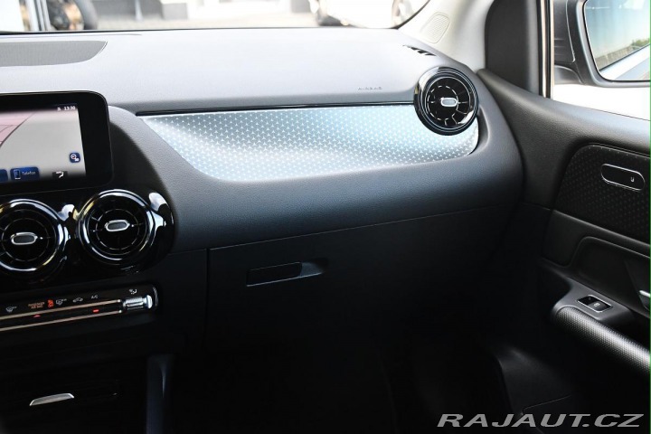 Mercedes-Benz B 200 LED CARPLAY ZÁRUKA ČR 2024
