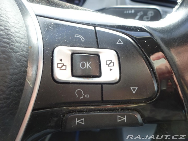 Volkswagen Golf 1.6TDI 81kW VARIANT ČR SE 2016