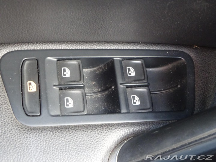 Volkswagen Golf 1.6TDI 81kW VARIANT ČR SE 2016