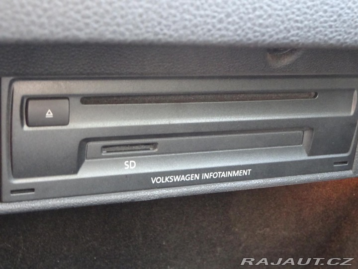 Volkswagen Golf 1.6TDI 81kW VARIANT ČR SE 2016