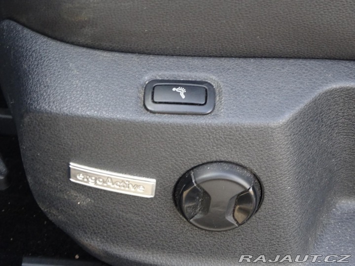 Volkswagen Golf 1.6TDI 81kW VARIANT ČR SE 2016