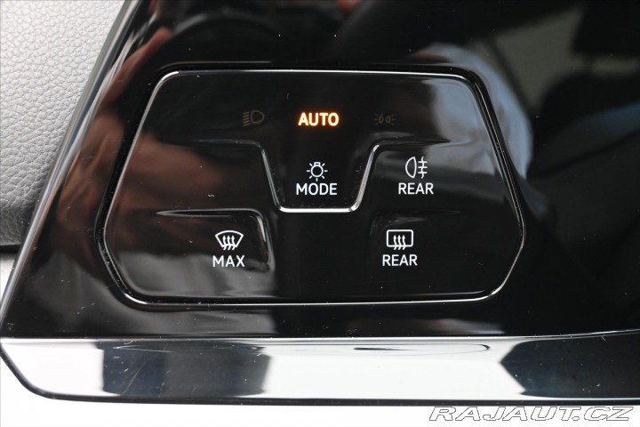 Volkswagen Golf 2,0 TDI 110 kW DSG Life Z 2021