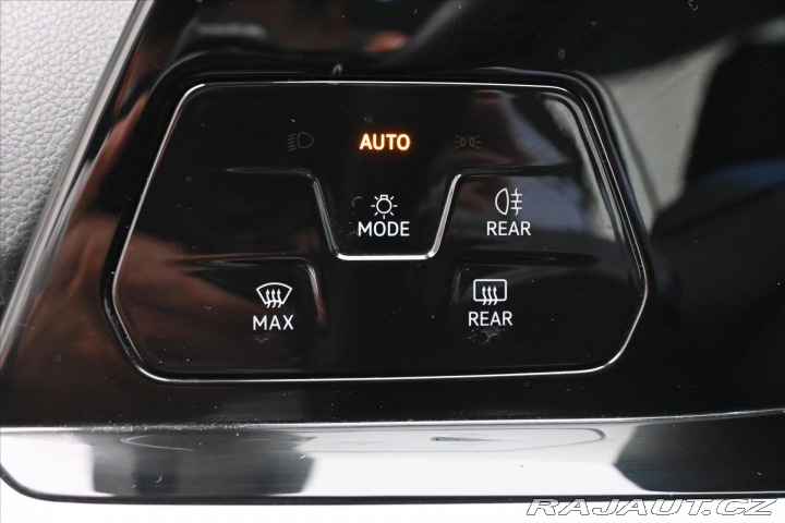 Volkswagen Golf 2,0 TDI 110 kW Life Záruk 2022