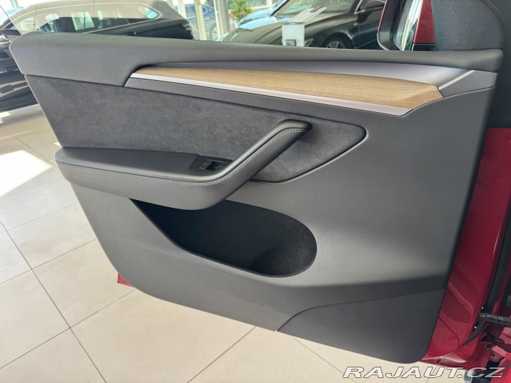 Tesla Ostatní modely Y Long Range 378kW*AWD*Ta 2022