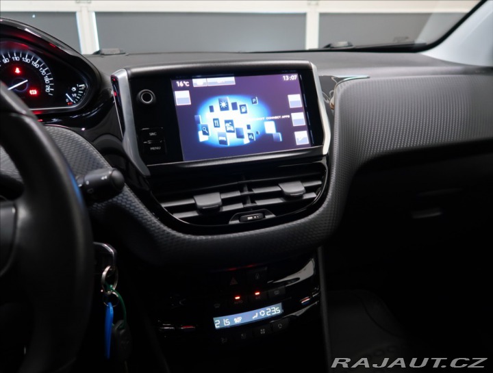 Peugeot 2008 1,2 ČR 1. MAJITEL VÝHŘEV 2016
