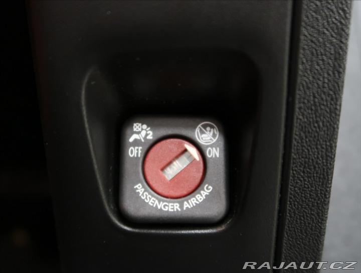 Peugeot 2008 1,2 PURETECH ČR 1. MAJ VÝ 2016