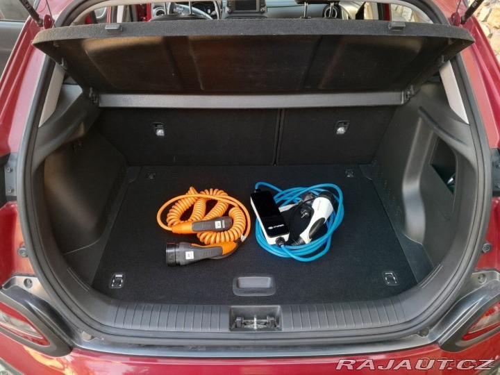 Hyundai Kona EV 100kW crossover, záruk 2021