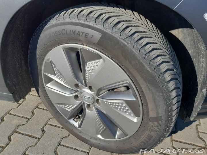 Hyundai Kona EV 100kW crossover, záruk 2021