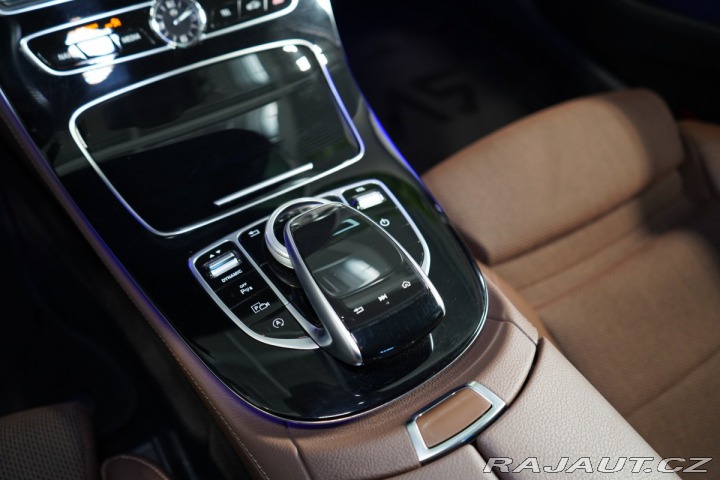 Mercedes-Benz E 220d*AVANTGARDE*HUD*360*L 2017