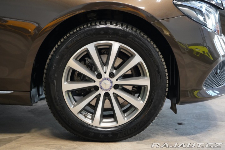 Mercedes-Benz E 220d*AVANTGARDE*HUD*360*L 2017