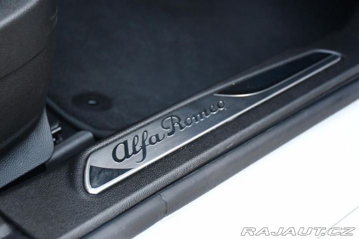 Alfa Romeo Giulia 2,0T 16V 206kW AT8-Q4 Vel 2024