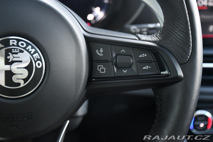 Alfa Romeo Giulia 2,0T 16V 206kW AT8-Q4 Vel 2024