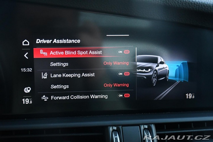 Alfa Romeo Giulia 2,0T 16V 206kW AT8-Q4 Vel 2024