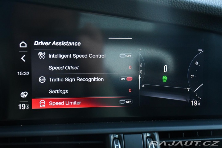 Alfa Romeo Giulia 2,0T 16V 206kW AT8-Q4 Vel 2024