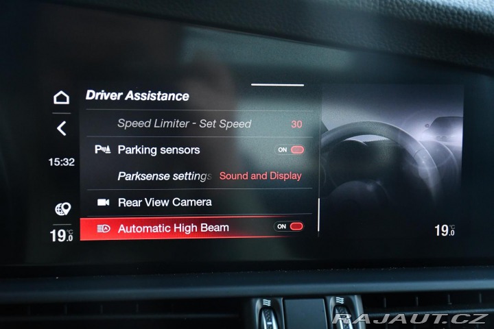 Alfa Romeo Giulia 2,0T 16V 206kW AT8-Q4 Vel 2024