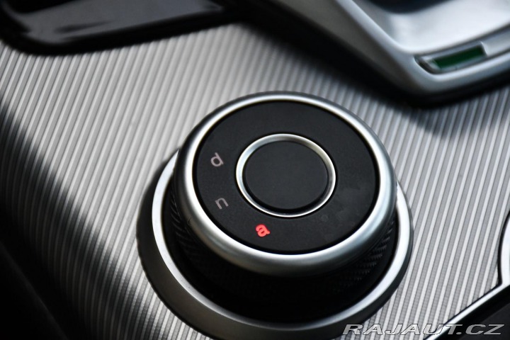 Alfa Romeo Giulia 2,0T 16V 206kW AT8-Q4 Vel 2024