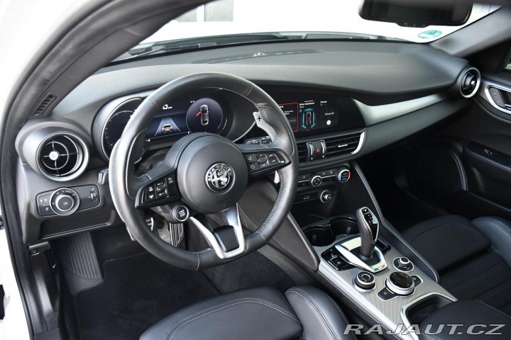 Alfa Romeo Giulia 2,0T 16V 206kW AT8-Q4 Vel 2024