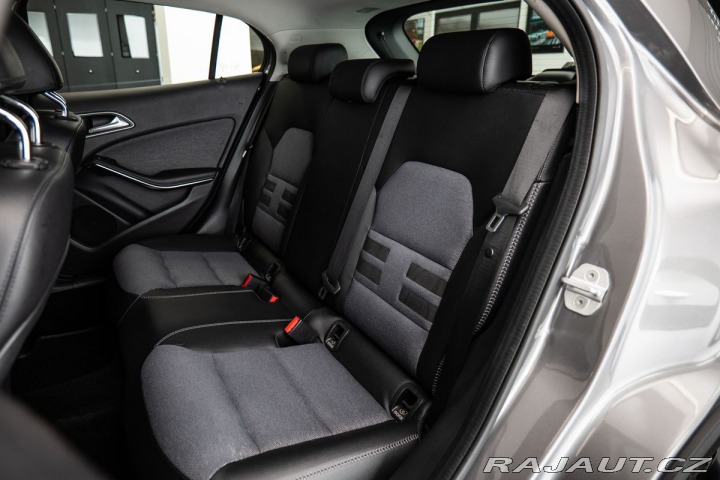 Mercedes-Benz GLA d 4MATIC Vyhřívaná sedadl 2016