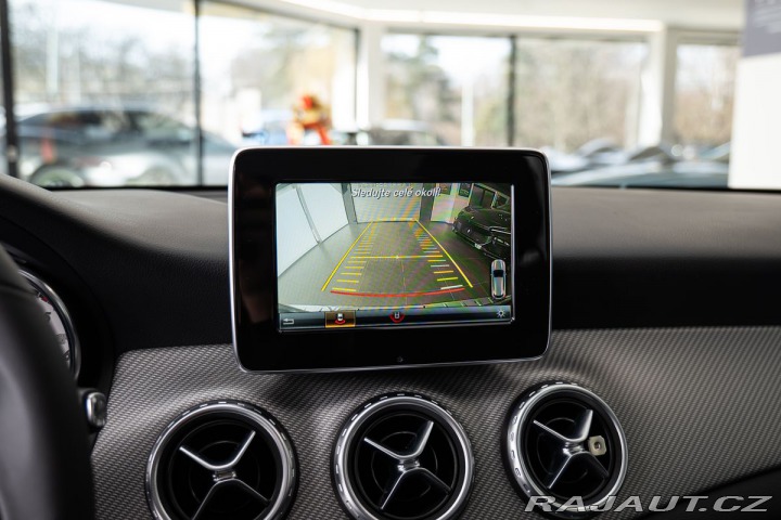 Mercedes-Benz GLA d 4MATIC Vyhřívaná sedadl 2016