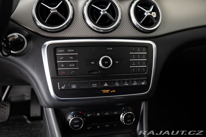 Mercedes-Benz GLA d 4MATIC Vyhřívaná sedadl 2016