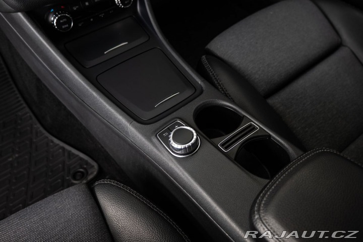 Mercedes-Benz GLA d 4MATIC Vyhřívaná sedadl 2016