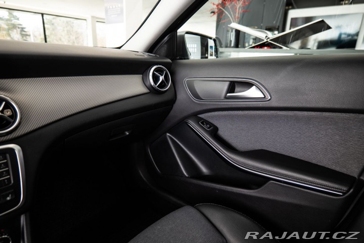 Mercedes-Benz GLA d 4MATIC Vyhřívaná sedadl 2016