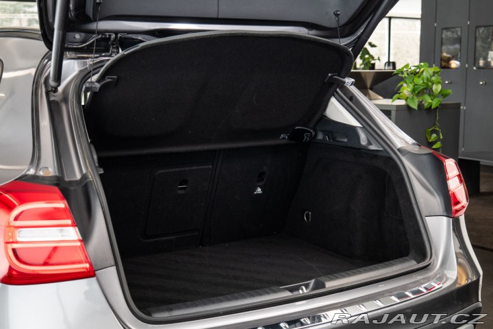 Mercedes-Benz GLA d 4MATIC Vyhřívaná sedadl 2016