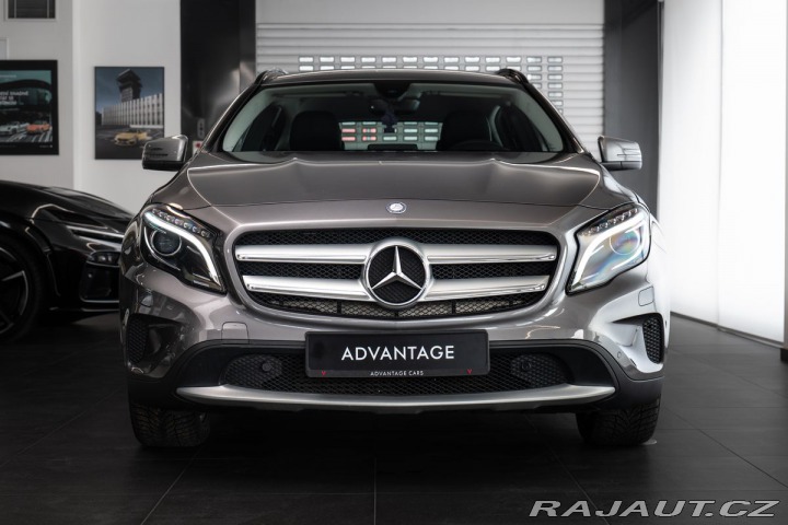 Mercedes-Benz GLA d 4MATIC Vyhřívaná sedadl 2016