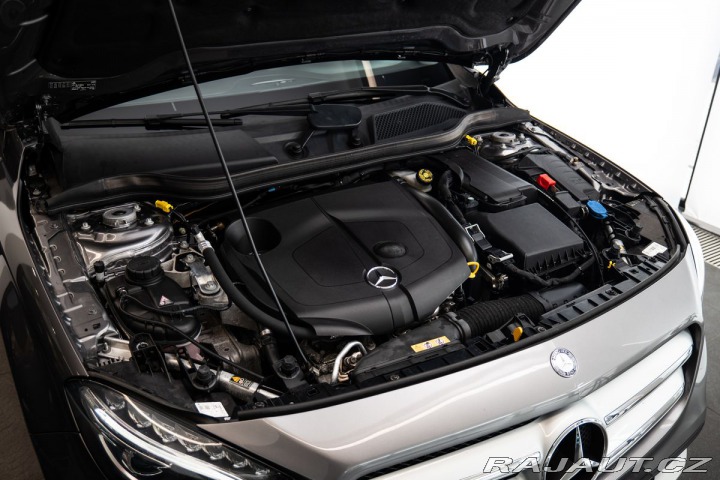 Mercedes-Benz GLA d 4MATIC Vyhřívaná sedadl 2016