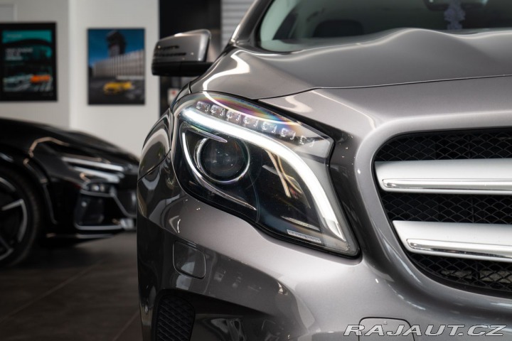 Mercedes-Benz GLA d 4MATIC Vyhřívaná sedadl 2016