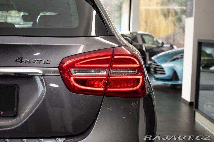 Mercedes-Benz GLA d 4MATIC Vyhřívaná sedadl 2016