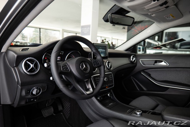 Mercedes-Benz GLA d 4MATIC Vyhřívaná sedadl 2016
