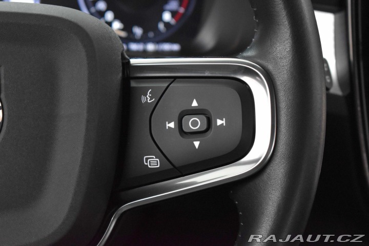 Volvo XC40 T2*REZERVACE* 2021