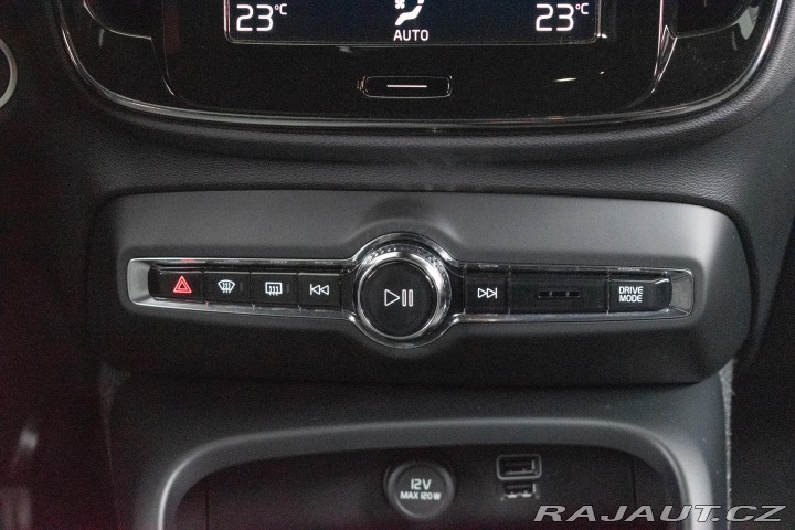 Volvo XC40 T2*REZERVACE* 2021