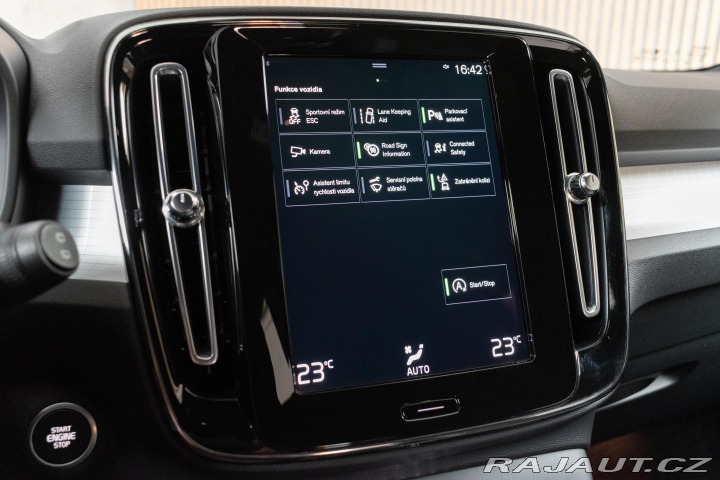 Volvo XC40 T2*REZERVACE* 2021