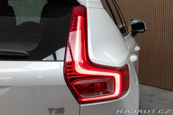 Volvo XC40 T2*REZERVACE* 2021
