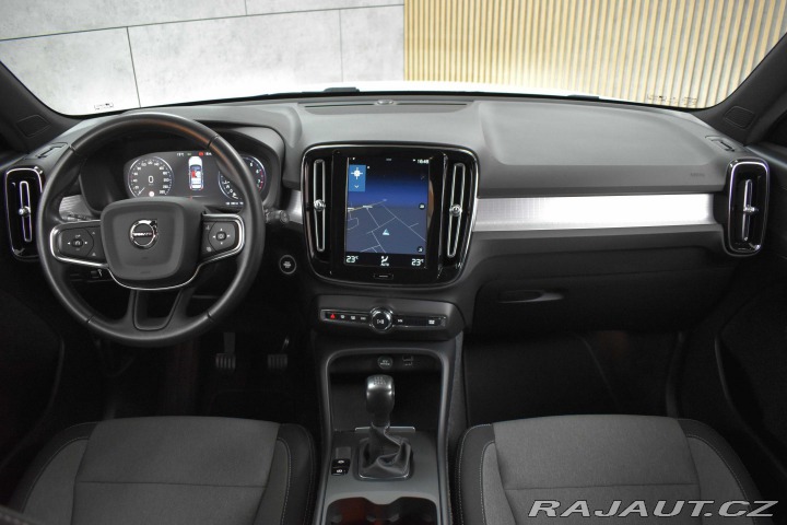 Volvo XC40 T2*REZERVACE* 2021