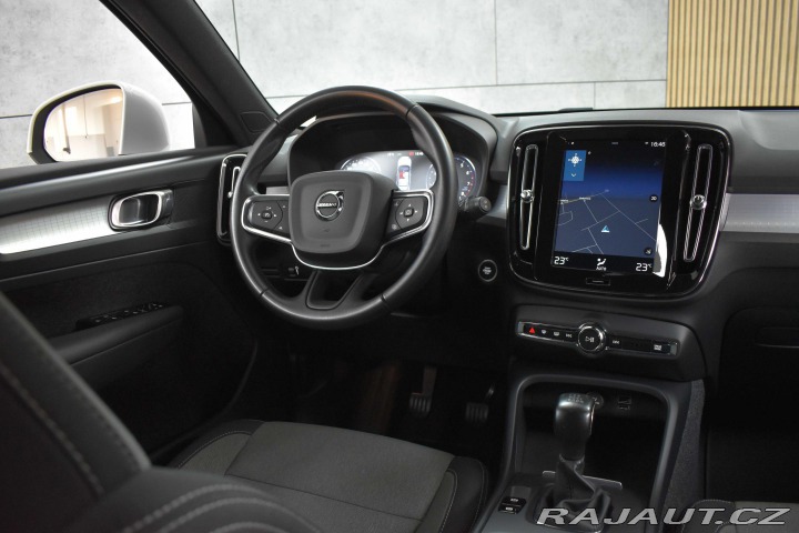 Volvo XC40 T2 MOMENTUM PRO*KAMERA*DP 2021