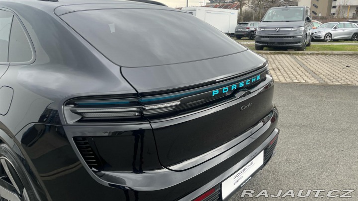 Porsche Macan Turbo 2025